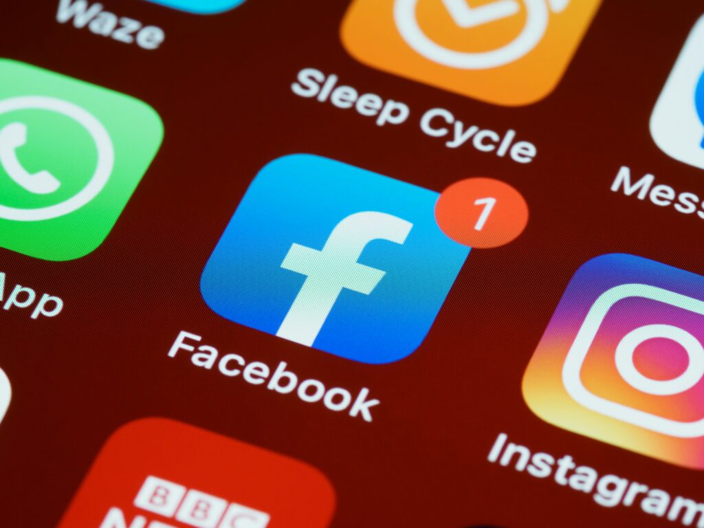 Meta lansează abonamente plătite pentru Facebook, Instagram și WhatsApp. Ce funcții noi vor primi utilizatorii