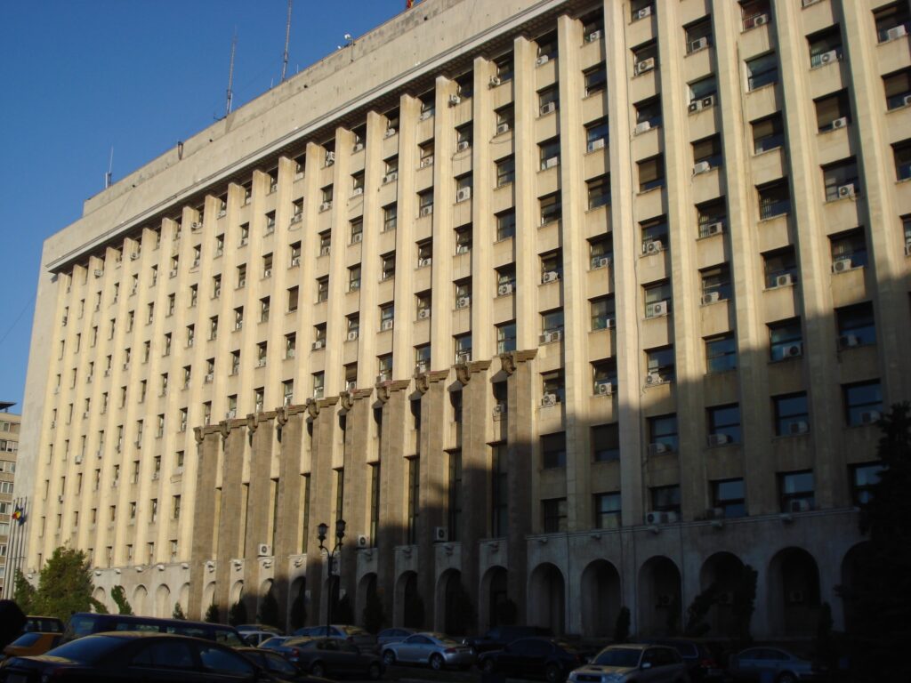 Lift prăbușit la Ministerul Transporturilor cu șapte persoane. Ce informații sunt despre răniți
