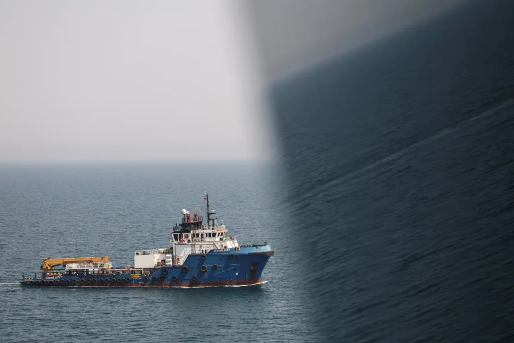 Ruletă rusească, dar cu petrol. Emiratele Arabe Unite sfidează blocada iraniană cu propria flotă de nave fantomă