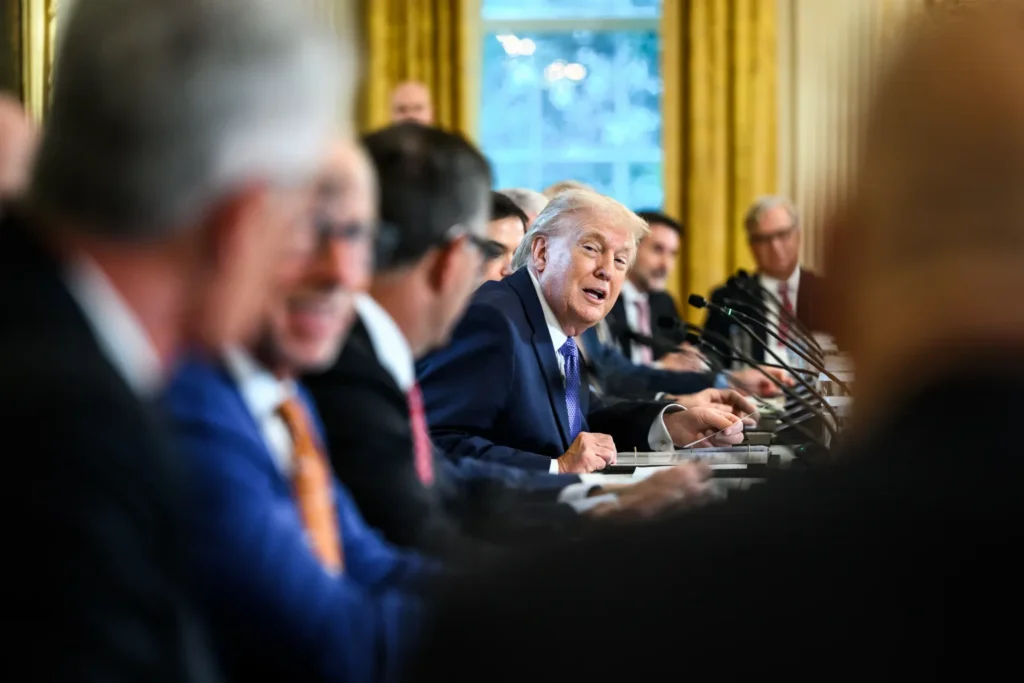 Trump începe vizita oficială în China. Urmează două zile de negocieri între Donald Trump și Xi Jinping.