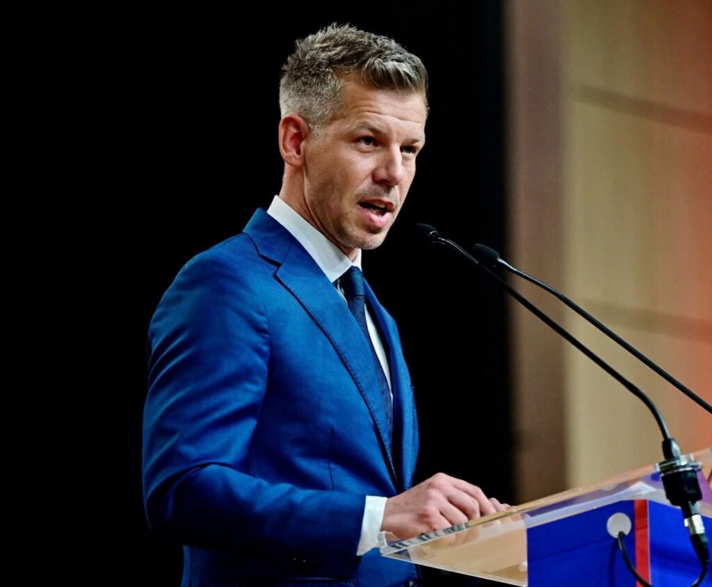 „Schimbare de regim” la Budapesta: Péter Magyar devine noul premier al Ungariei, iar steagul UE revine pe Parlament