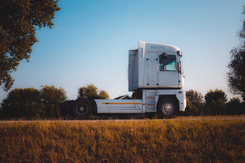 Spania oferă ajutoare de până la 3.000 de euro pentru obținerea permiselor de camion și autobuz