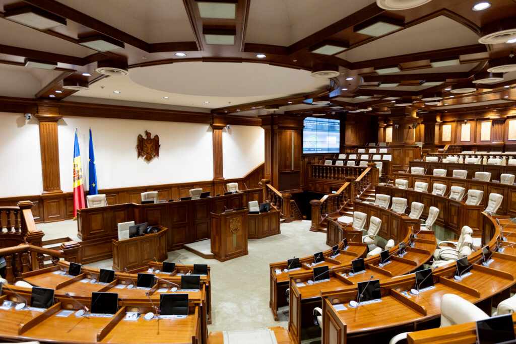 Limba română devine obligatorie în plenul Parlamentului de la Chișinău