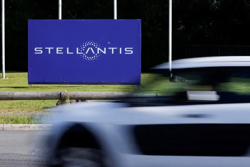 Stellantis schimbă strategia după pierderile uriașe din electrificare. Grupul investește 60 de miliarde de euro și mizează din nou pe hibride și motoare clasice