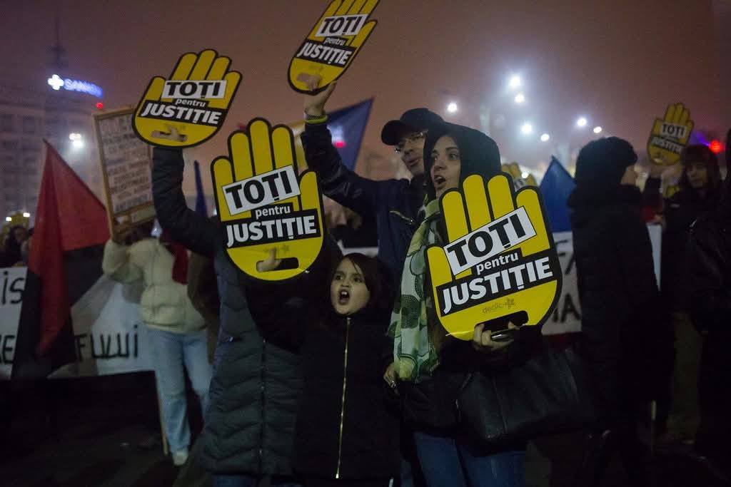 Corupție la vârf, nu corupție generalizată, dar tocmai de aceea mai periculoasă. România a ajuns subiect de analiză în The Guardian pentru capturarea sistemului de justiție