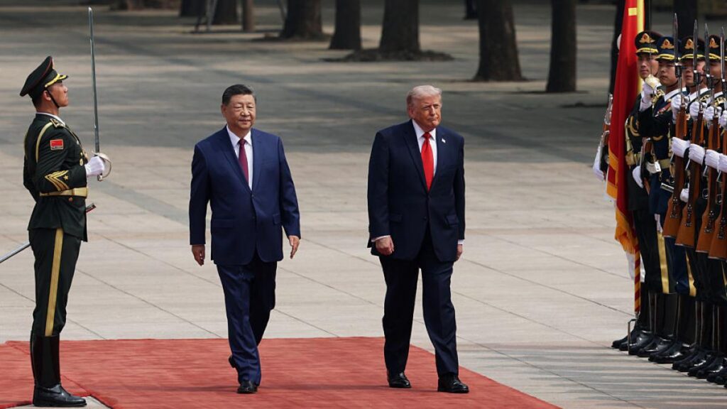 Trump pleacă din Beijing cu puține victorii, dar cu vorbe calde pentru Xi