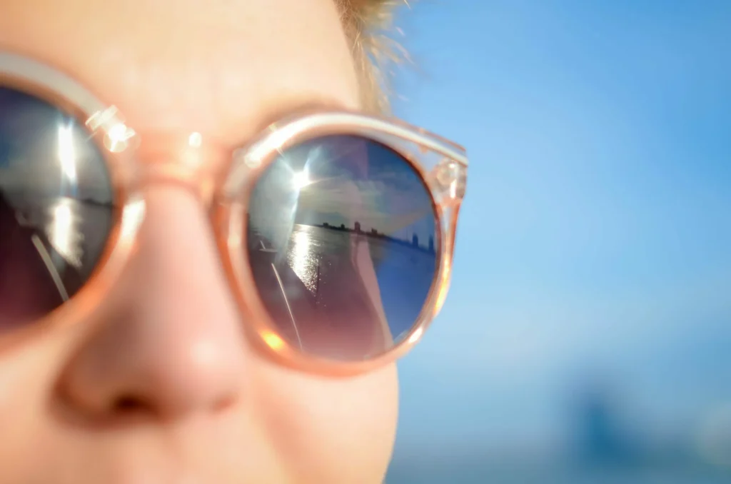 Fotografiile de vacanță ne pot pune în pericol. Cum ajung pozele de pe Instagram să fie transformate în conținut explicit de Inteligența Artificială