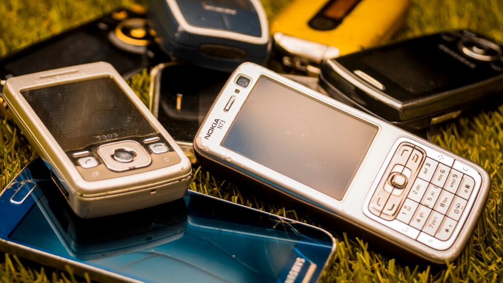 Telefoanele vechi care valorează mai mult decât ai crede. Piața surpriză a gadgeturilor vintage