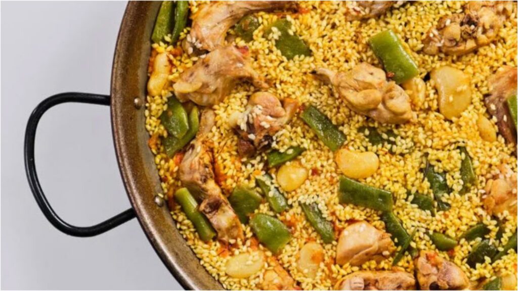 Orez preparat în stil româno-spaniol, nu e nici paella nici pilaf, dar o să vă placă. M-a inspirat semifinala din București a Campionatului Mondial de Paella