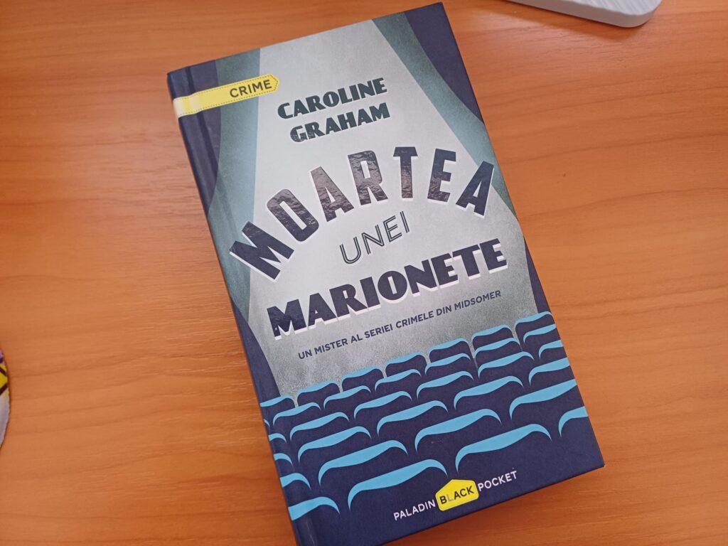 Cartea săptămânii: „Moartea unei marionete” de Caroline Graham