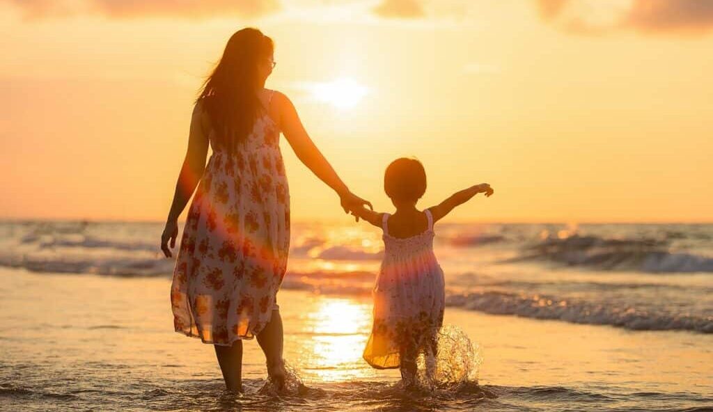 Ziua Mamei în România se celebrează în prima duminică din mai. Povestea unei sărbători dedicate recunoștinței și familiei 