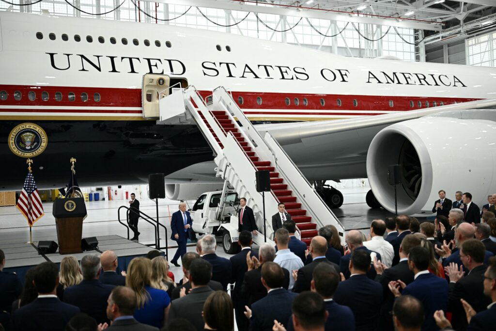 Trump prezintă noul Air Force One primit din Qatar. „Un nivel de lux nemaivăzut”