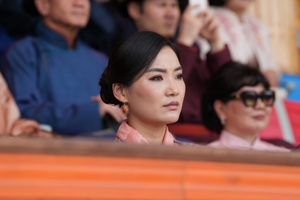 Regina care a schimbat o tradiție veche de secole în Bhutan. Povestea de dragoste care a pus capăt poligamiei la Palat