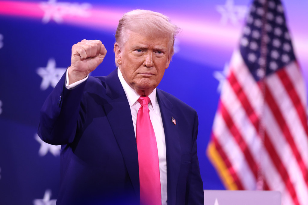 Donald Trump: Zeci de nave au traversat Strâmtoarea Ormuz fără a fi detectate de Iran