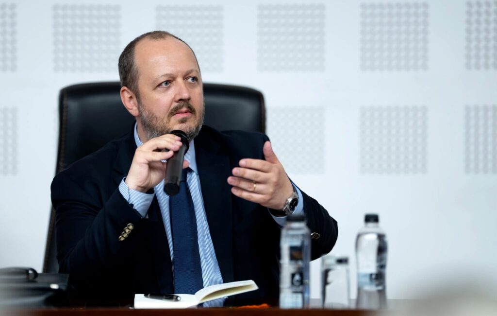 Adrian Papahagi renunță la funcția de ministru al Culturii în Guvernul Tomac înainte de nominalizarea oficială