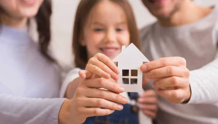 România între statistici și copilării suspendate. Liviu Mihăileanu: „7.700 de tineri adoptabili și doar 1.000 de adopții anual”