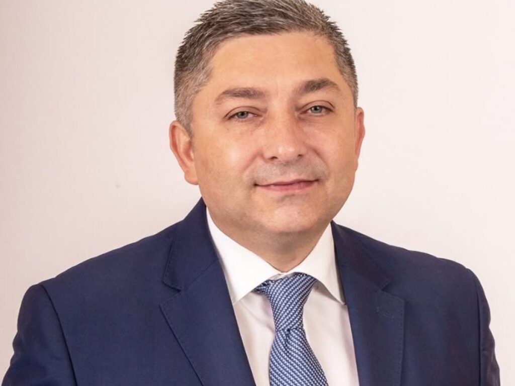 Alin Tișe acuză deciziile luate de PNL: „Ţara are nevoie de un guvern. Interesul naţional este prioritar” 