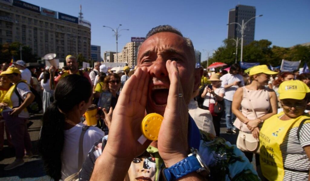 Angajații din sectorul public protestează. Nemulțumiri tot mai mari legate de legea salarizării unitare
