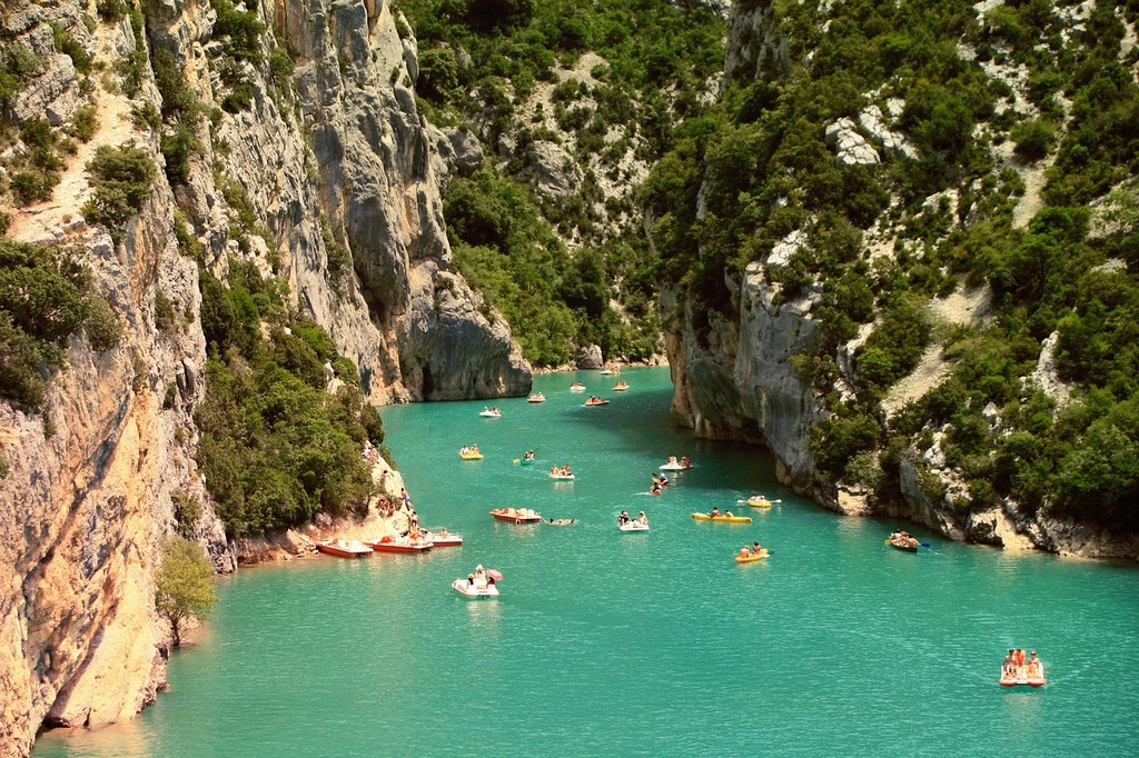 Un concediu de poveste în mijlocul naturii, cu puțini turiști. Ardeche - uimitorul paradis al activităților în aer liber din Franța
