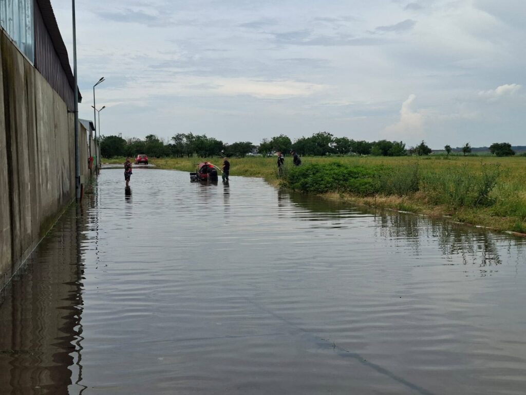 Cod galben de furtuni și ploi torențiale în jumătate de țară. Zonele vizate de ANM