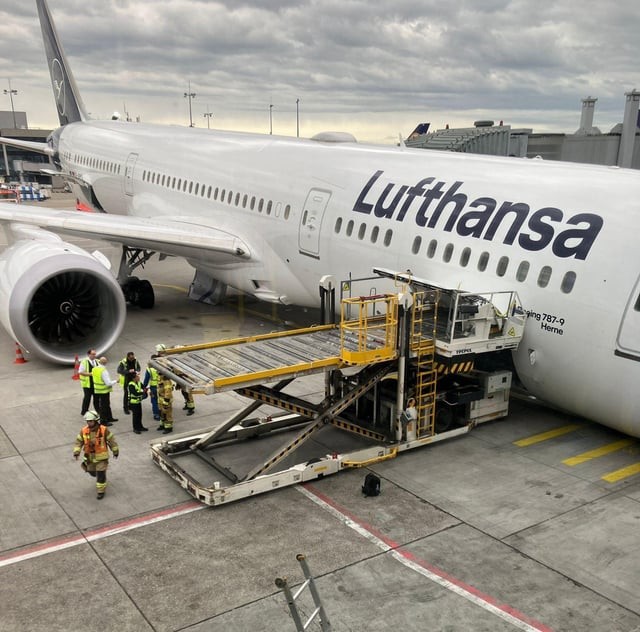 Frankfurt: Primul avion din lume care „se prăbușește” de pe loc