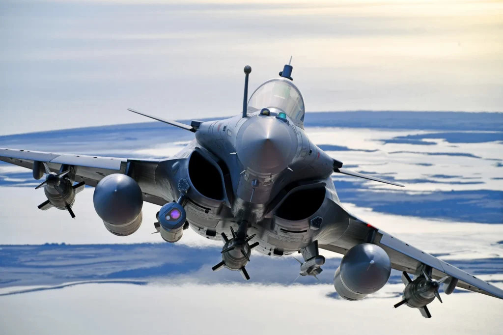 Alertă aeriană în Letonia. Dronă doborâtă de avioanele NATO