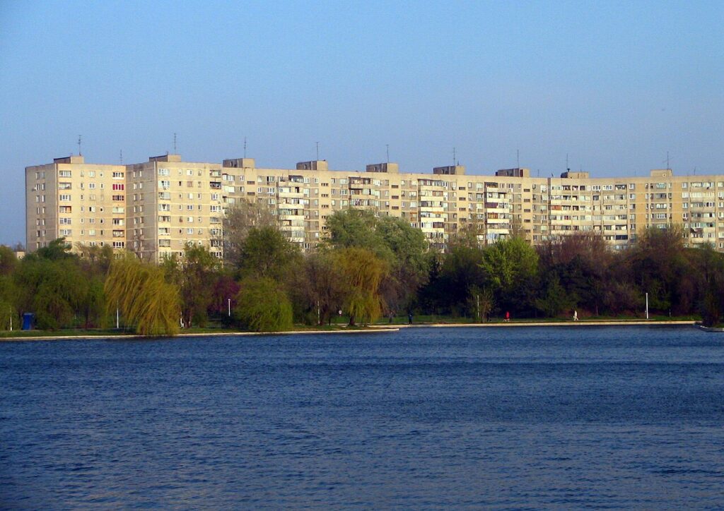 Blocurile vechi ar putea primi finanțare de la primării pentru reparații. Parlamentul a adoptat noua lege