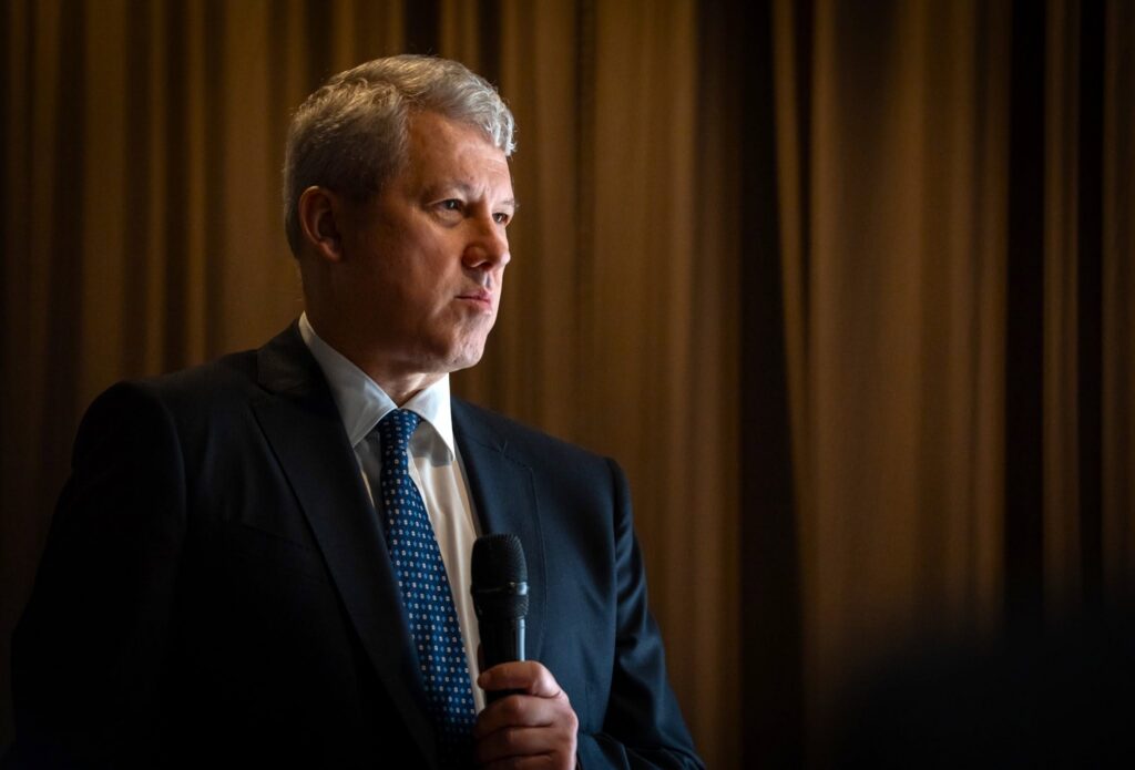 Predoiu propune un compromis politic cu Veștea: ”PNL se achită astfel de sarcina scoaterii țării din criză”