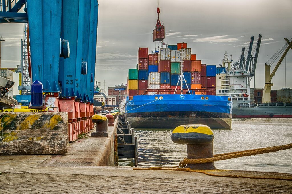 Comerțul global nu se rupe în blocuri. China își mută exporturile pe rute ocolitoare