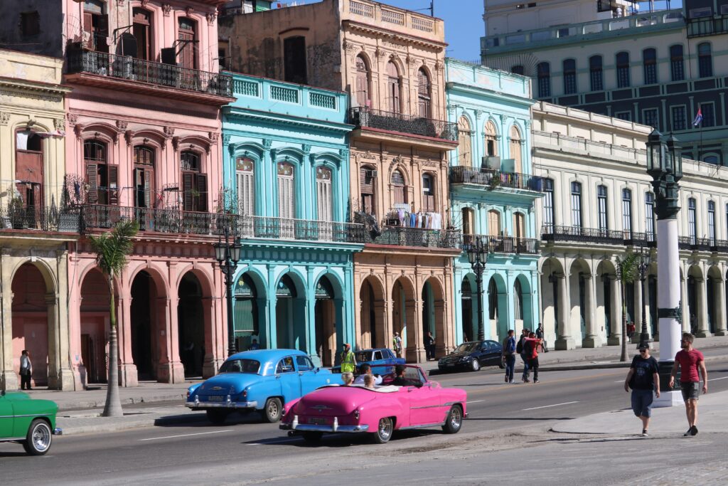 Cuba aprobă 175 de reforme care schimbă economia socialistă. Ce prevede pachetul