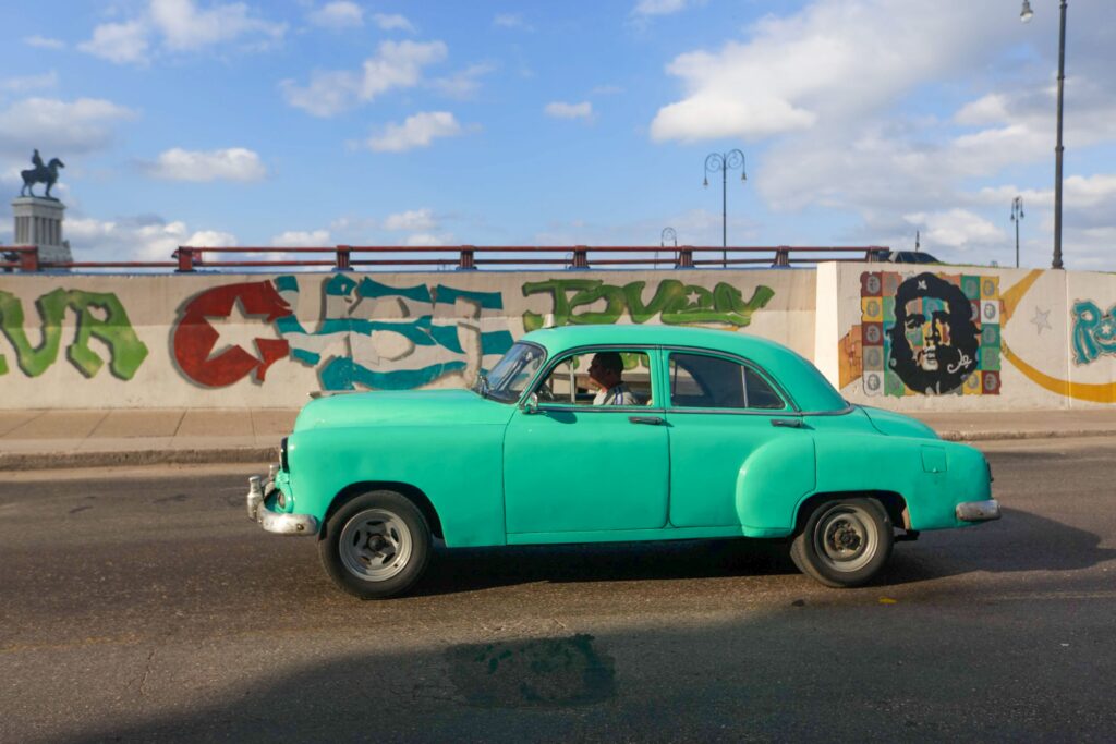 Ce companii fug din Cuba după sancțiunile SUA și cum afectează asta interesele europene. 4 grupuri importante pleacă 