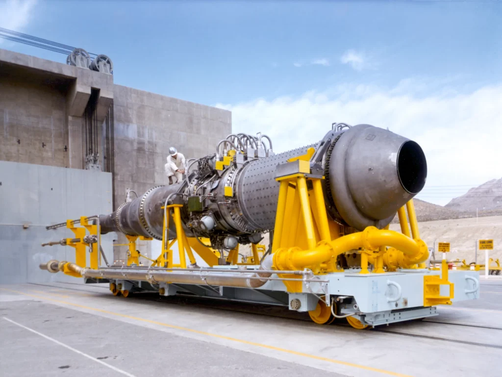 Reactorul nuclear Tory II-C, construit de cercetătorii americani pentru testarea conceptului de rachetă cu propulsie nucleară. Sursa:Lawrence Livermore National Laboratory Archives