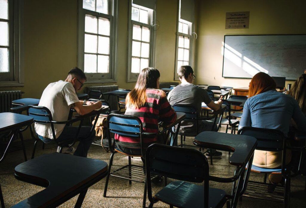Evaluarea Națională din 2026 se apropie de final. Urmează examenul la Matematică. Ce subiecte au primit elevii în ultimii ani