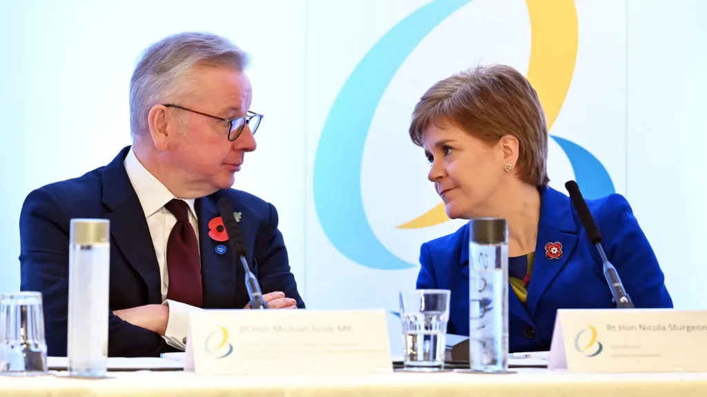 The Wargame. Politicieni britanici reali simulează un guvern de criză, cu un fost premier în rol principal