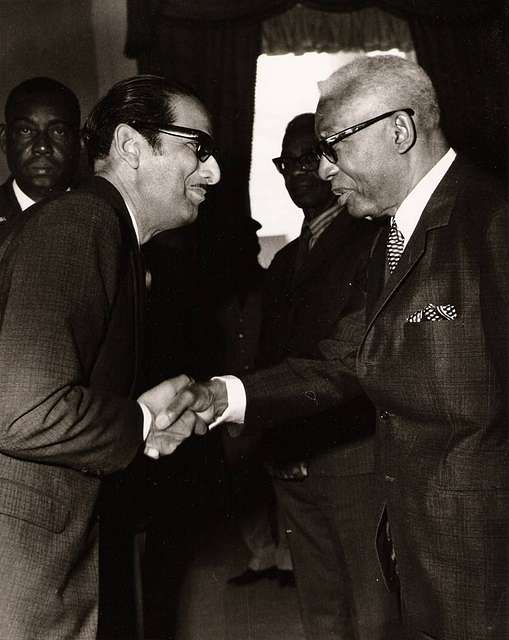 Francois Duvalier (dreapta) - dictatorul Haiti
Sursă foto: Wikimedia