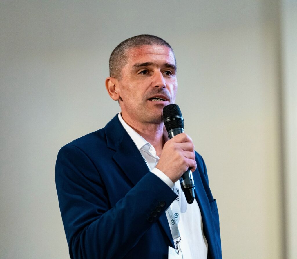 Linguistic Media Equity, conceptul propus de Andrei Nistor care obligă AI-ul să trateze egal toate limbile în jurnalism