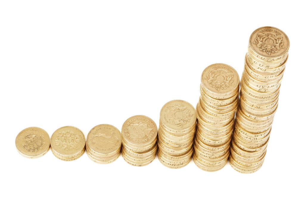 Cum s-a schimbat nivelul de trai în România în ultimul sfert de secol. Evoluția salariului minim și a PIB-ului