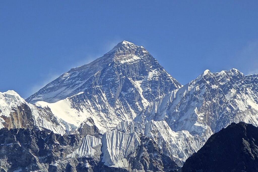 Supraviețuire pe Everest: Ghidul dispărut șase zile a rezistat cu ciocolată și gheață