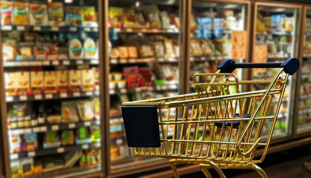 Comercianții critică modificările aduse plafonării prețurilor la alimente: „Nu susțin beneficiul consumatorilor”