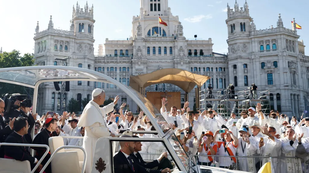 Peste un milion de oameni au ieșit pe străzile Madridului pentru a-l vedea pe Papa Leon