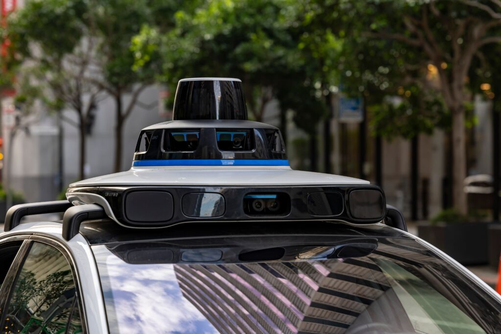 Madrid deschide era robotaxiurilor în Spania. Uber și Tesla continuă revoluția transportului fără șofer