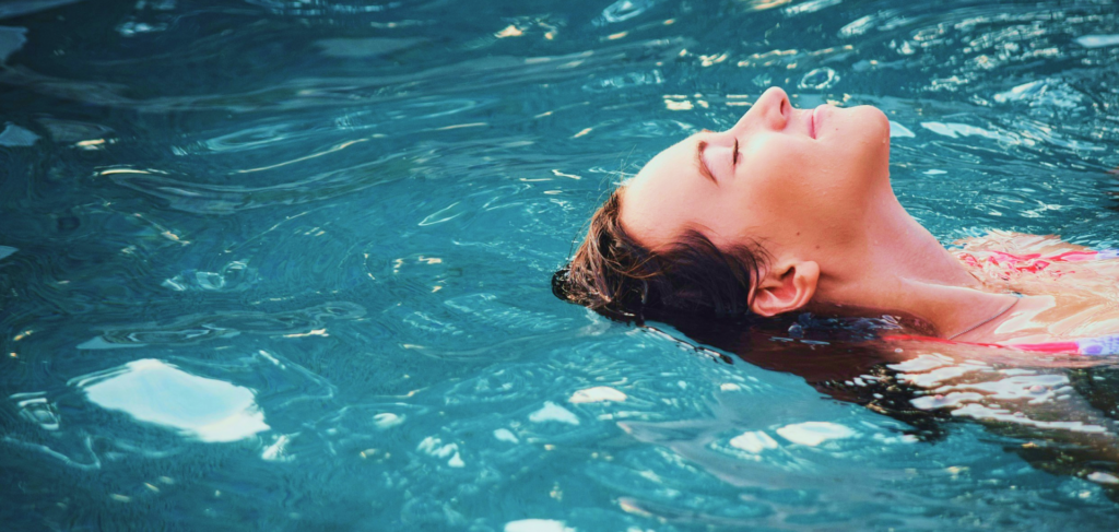 Unde poți merge la piscină cu 20 de lei? Românii caută soluții să se răcorească 