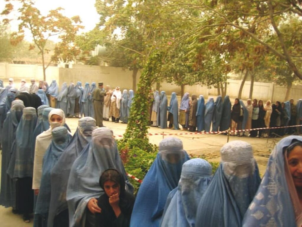 Protest pentru drepturile femeilor în Afganistan. Două persoane au fost ucise la Herat