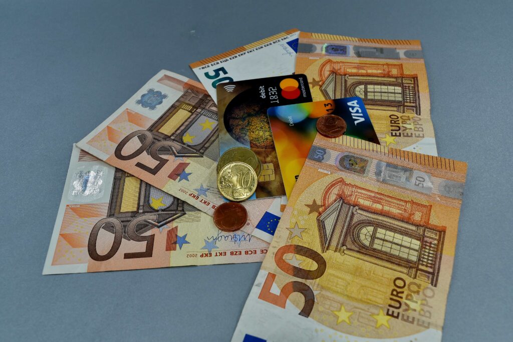 BCE majorează dobânzile pentru prima dată în aproape trei ani, pe fondul efectelor economice ale războiului cu Iranul