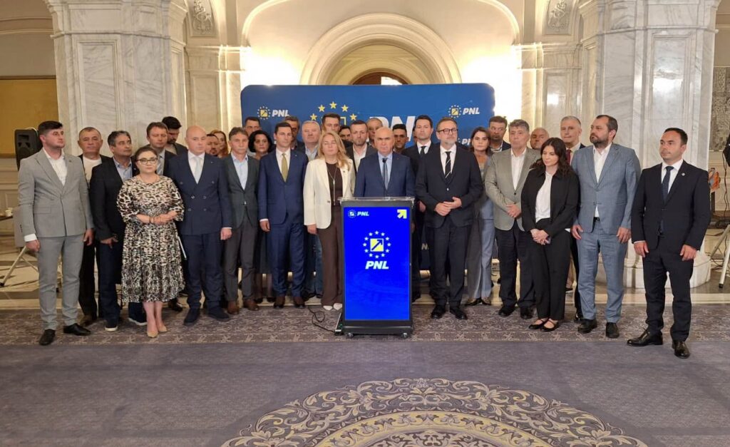 Circul din PNL continuă. Contestatarii lui Bolojan cer blocarea Congresului PNL la Tribunalul Ilfov. Ce decid liberalii azi în ședință