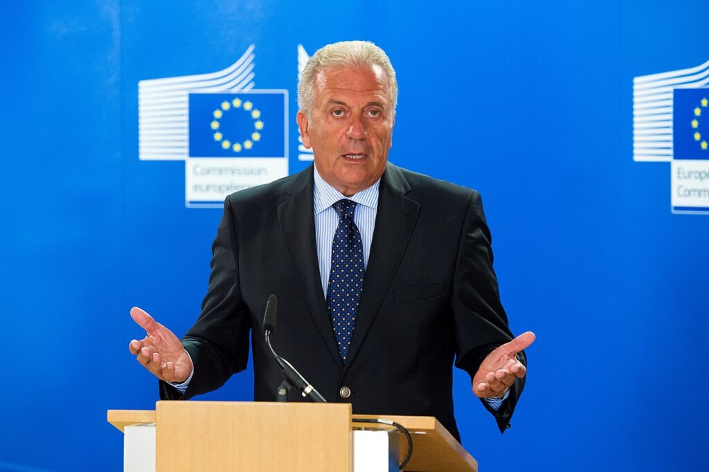 Mandat european de arestare pentru fostul comisar european Dimitris Avramopoulos în scandalul Qatargate