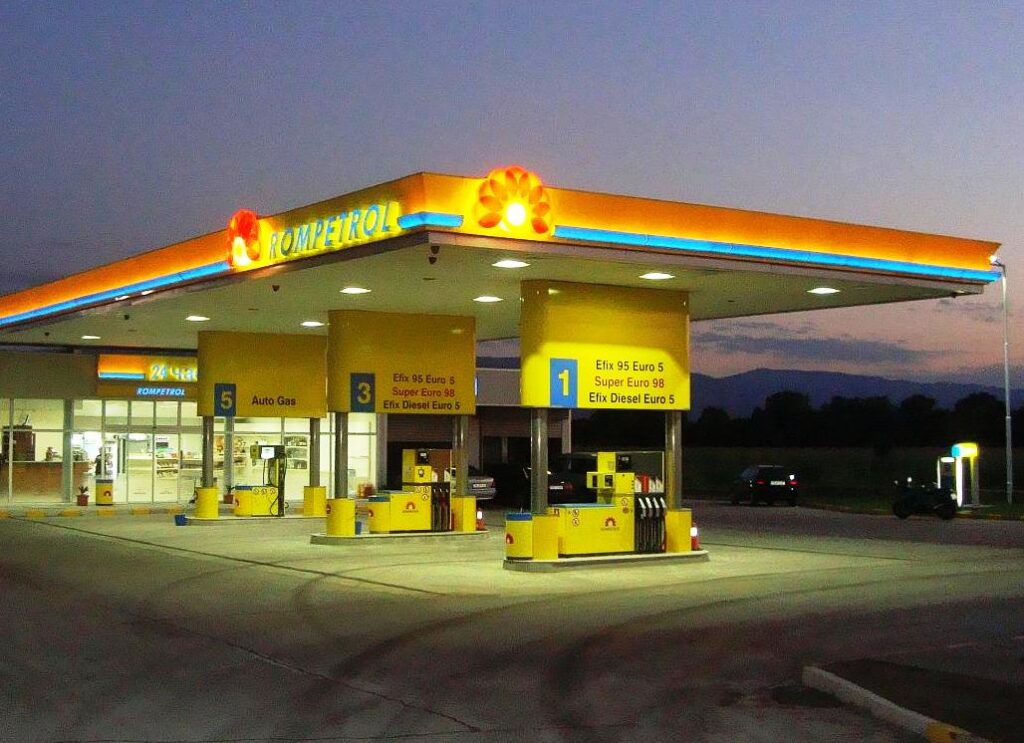 România a depășit media UE la prețul benzinei și este în topul statelor cu cei mai scumpi carburanți