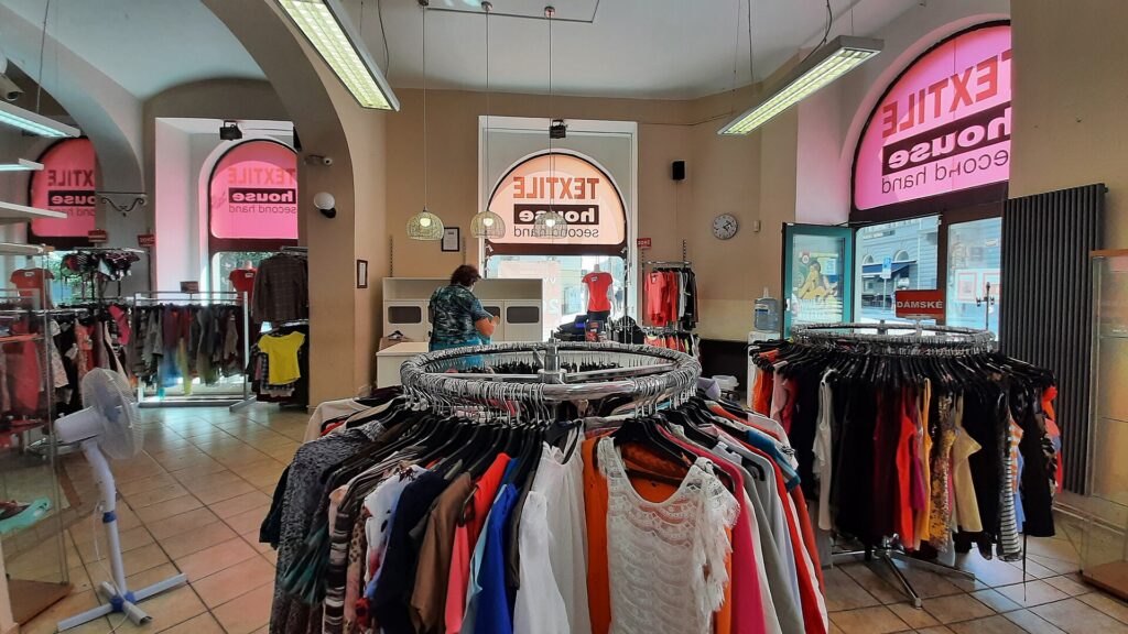 Din ce în ce mai mulți români aleg produsele second-hand. Cum s-a schimbat mentalitatea cumpărătorilor?