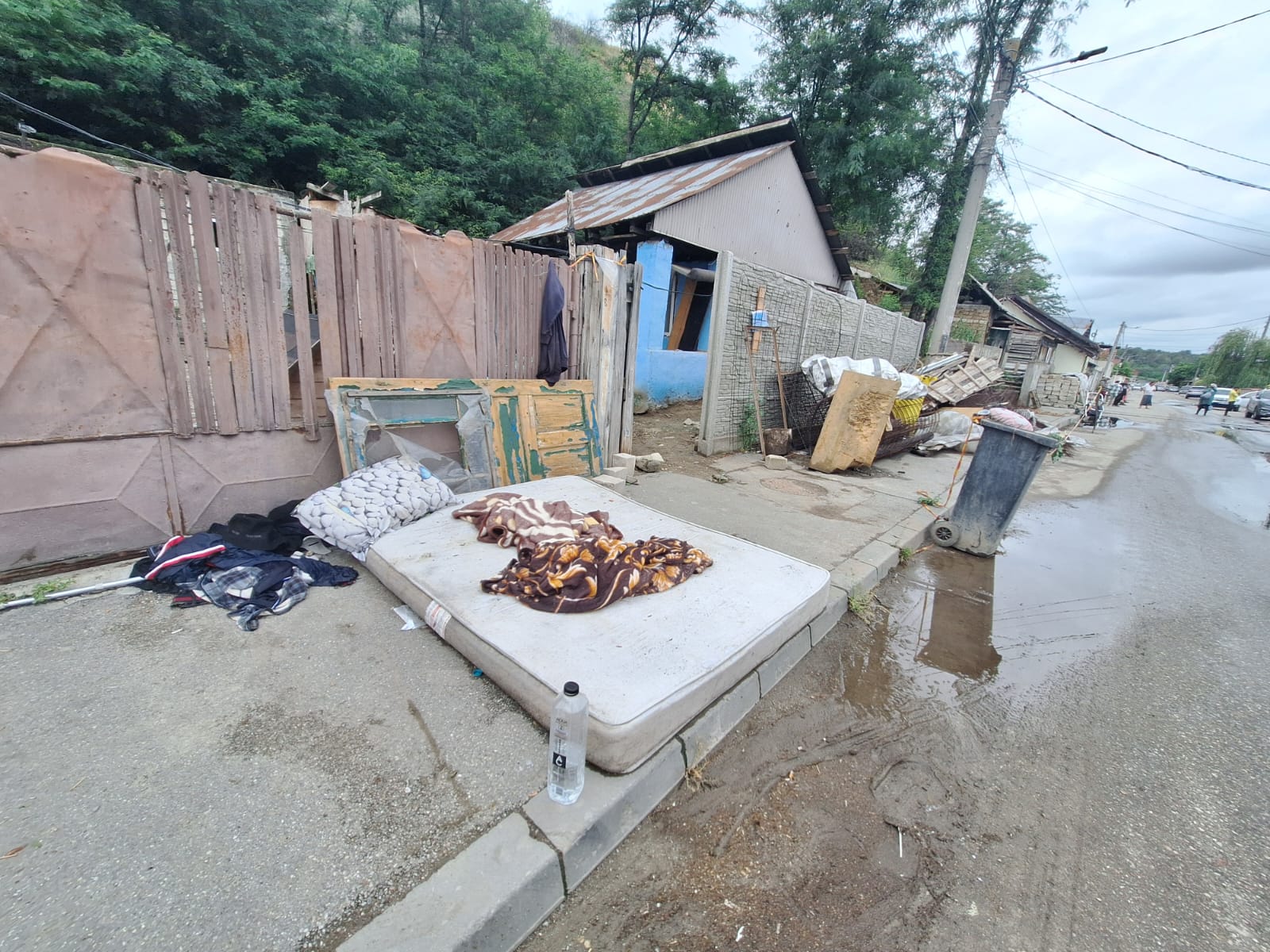 sinistrati alunecare de teren dealul gradiste slatina  (11)