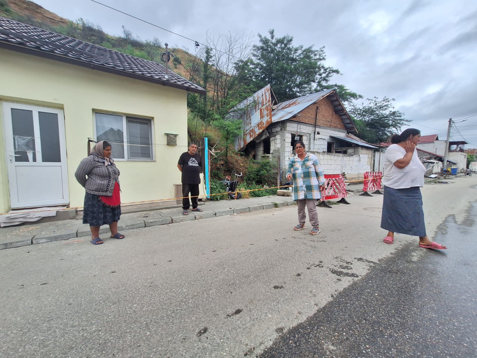 sinistrati alunecare de teren dealul gradiste slatina  (14)